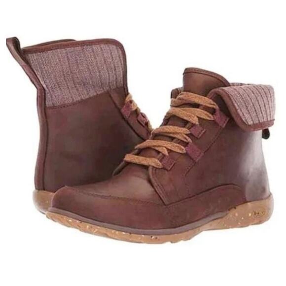 Chaco Shoes - Chaco women’s Barbary boots size 9.5 Mahogany